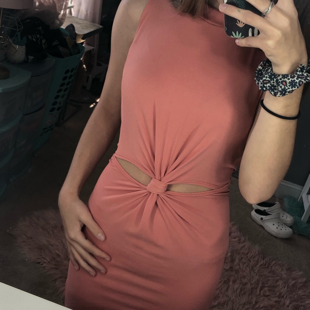 Cute Vestique fitted blush dress🏷💕